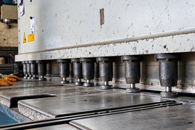 CNC Guillotine Cutting